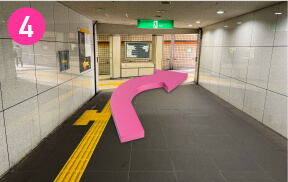 ④直進後、右に進みます。