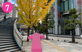 ⑦そのまま直進します。