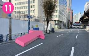 ⑪そのまま直進します。